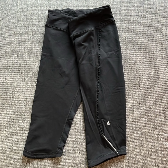 Lululemon capri leggings with ruffle detail - Picture 2 of 3